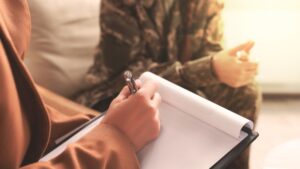 השלכות חוקיות של הורדת פרופיל צבאי: איך זה משפיע על עתידך בצבא ובחיים האזרחיים?